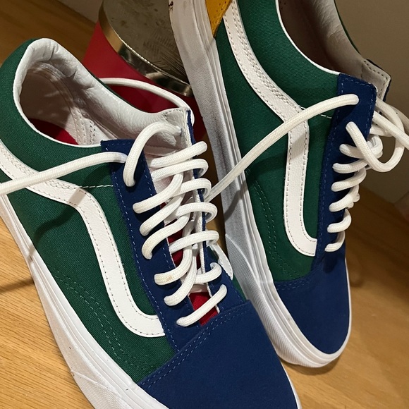 Vans - Picture 3 of 3